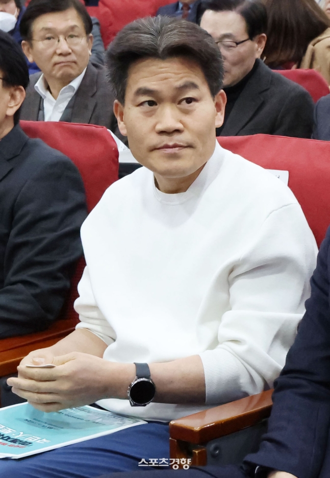 "방송 잘리고 손절당해” 전한길, 결국 강단 은퇴