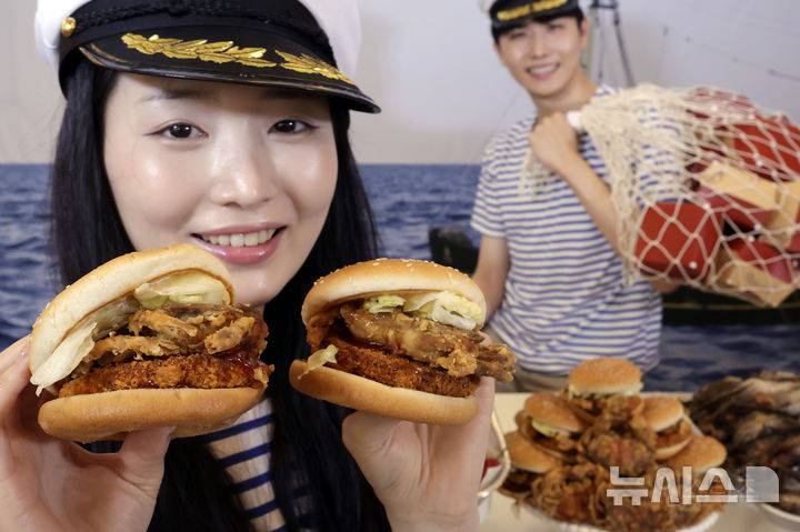 껍질째 튀긴 게 한마리가 통째로 들어간 롯데리아 버거 실사 | 인스티즈