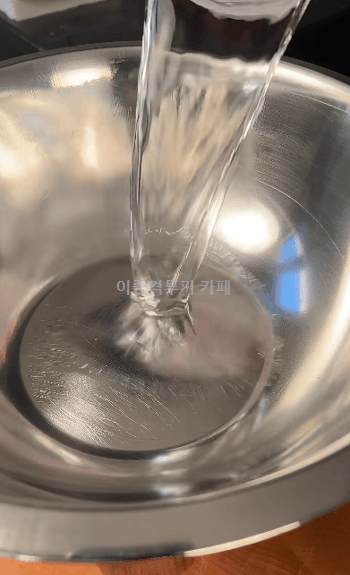 핫도그 만들어먹는 외국인.gif | 인스티즈