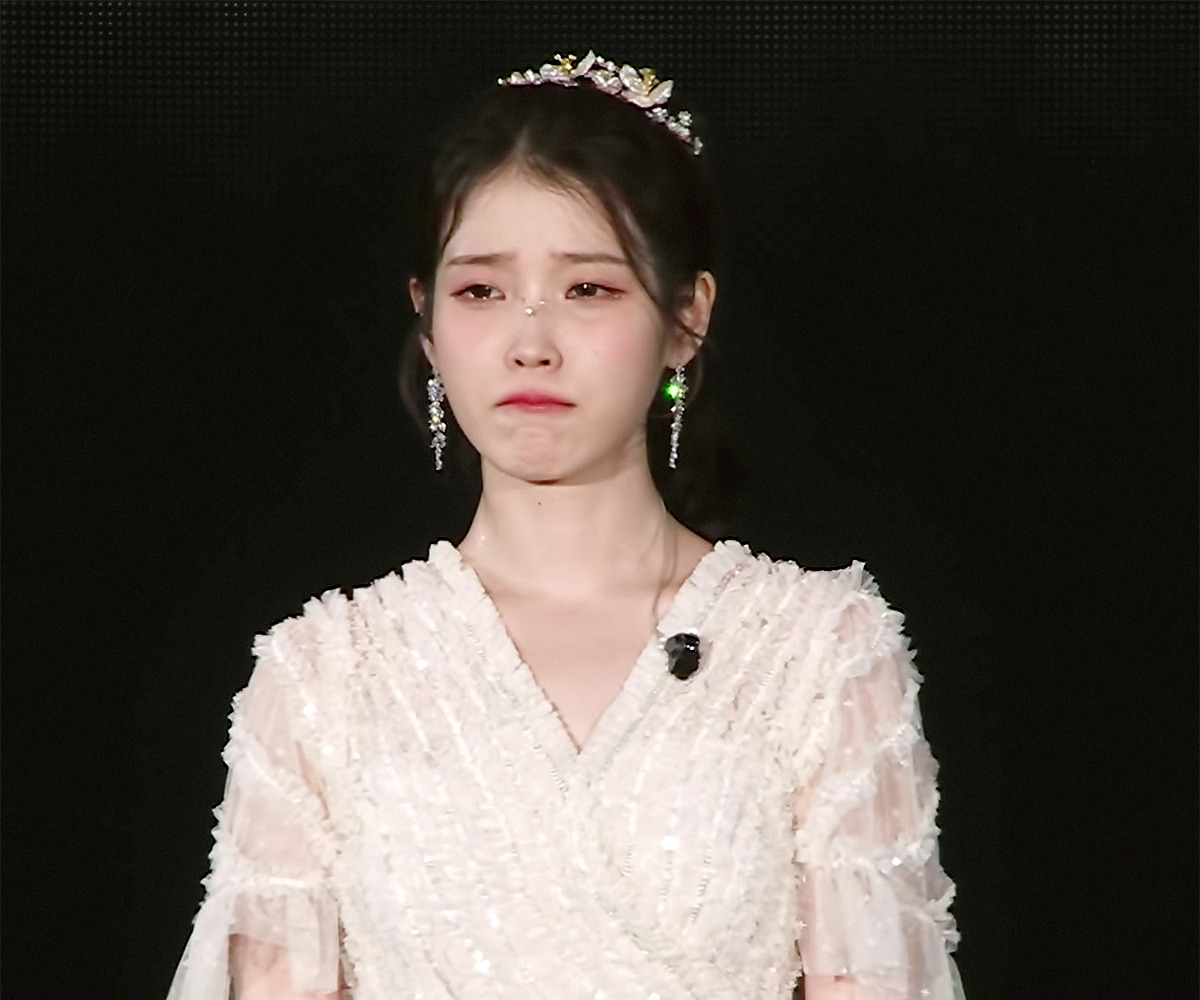 11년만에 만난 팬때문에 눈물터진 아이유.twt | 인스티즈