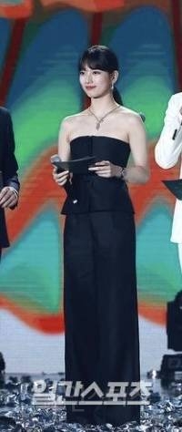 백상예술대상에서만 드레스 무려 21벌 입었다는 수지 드레스 모음 (데이터주의) | 인스티즈