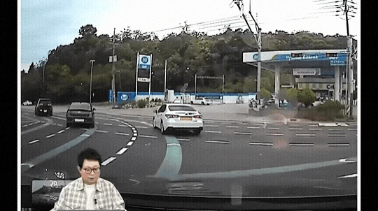 한문철티비) 블박차 과실 40% 나온 레전드 판결.gif | 인스티즈
