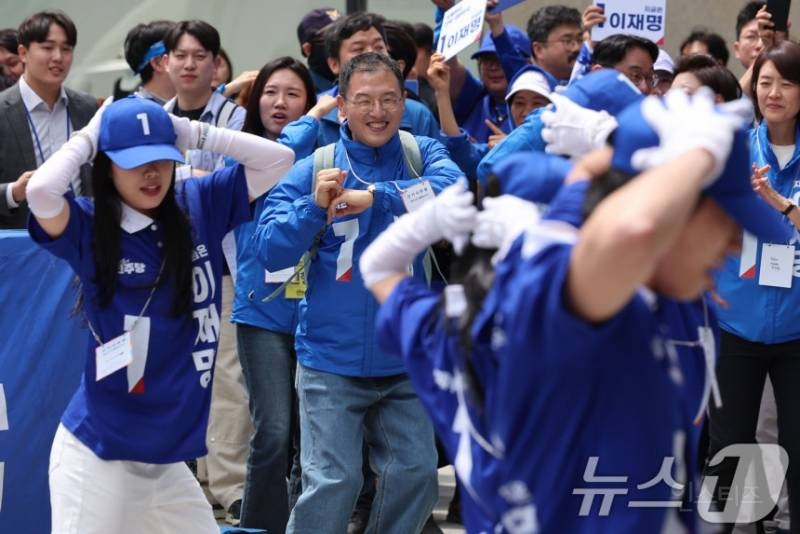 국힘 탈당하고 요즘 직업 만족도 최상이라는 의원 .jpg | 인스티즈