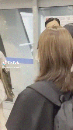 현재 1000플 넘은 인천공항 아이돌 경호 영상.JPG