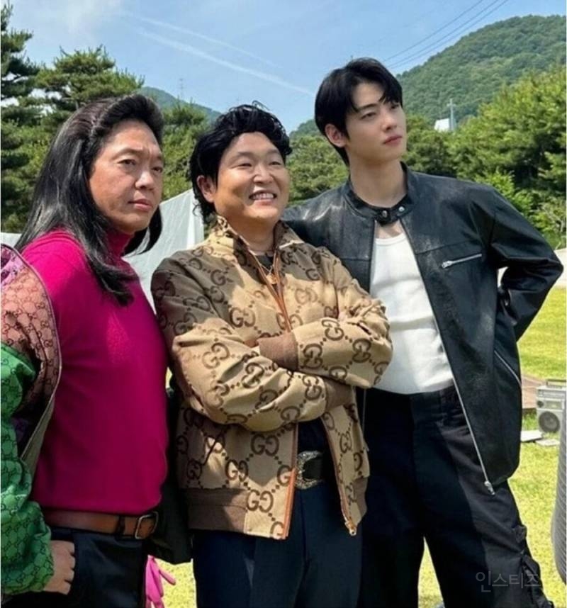 차은우도 외모로 묻힐 수 있다는 걸 보여주는 사진 .jpg