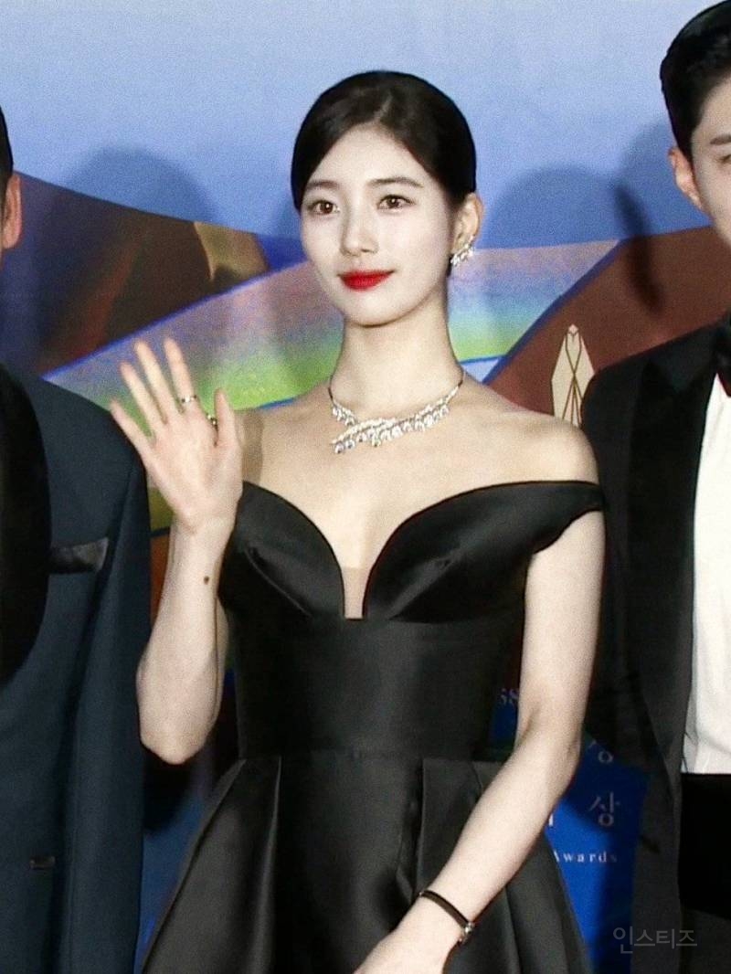 백상예술대상에서만 드레스 무려 21벌 입었다는 수지 드레스 모음 (데이터주의) | 인스티즈