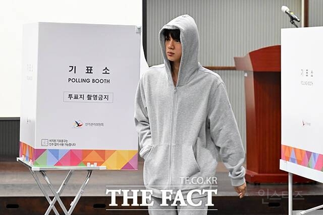 BTS 진 '월드 스타의 소중한 한 표' [TF사진관]
